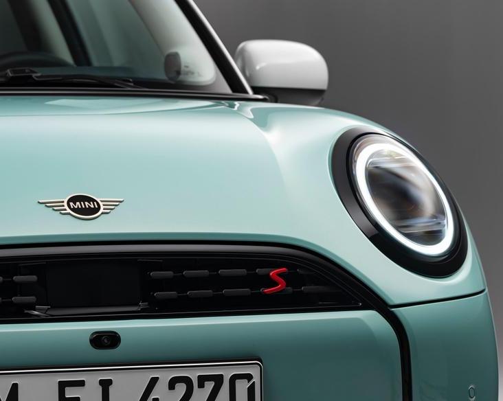 Представлены новые бензиновые версии Mini Cooper S