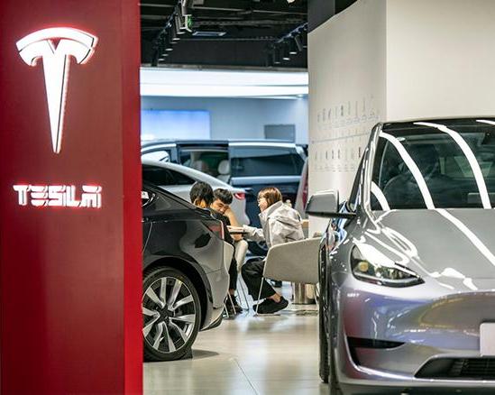 В начале 2025 года Tesla намерена выпустить полностью беспилотные электромобили в Европе и Китае